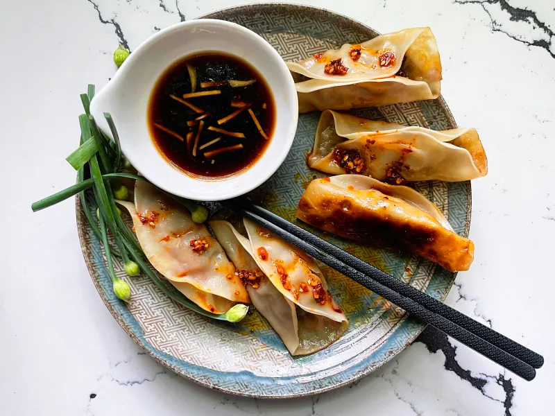 Guotie (锅贴)
